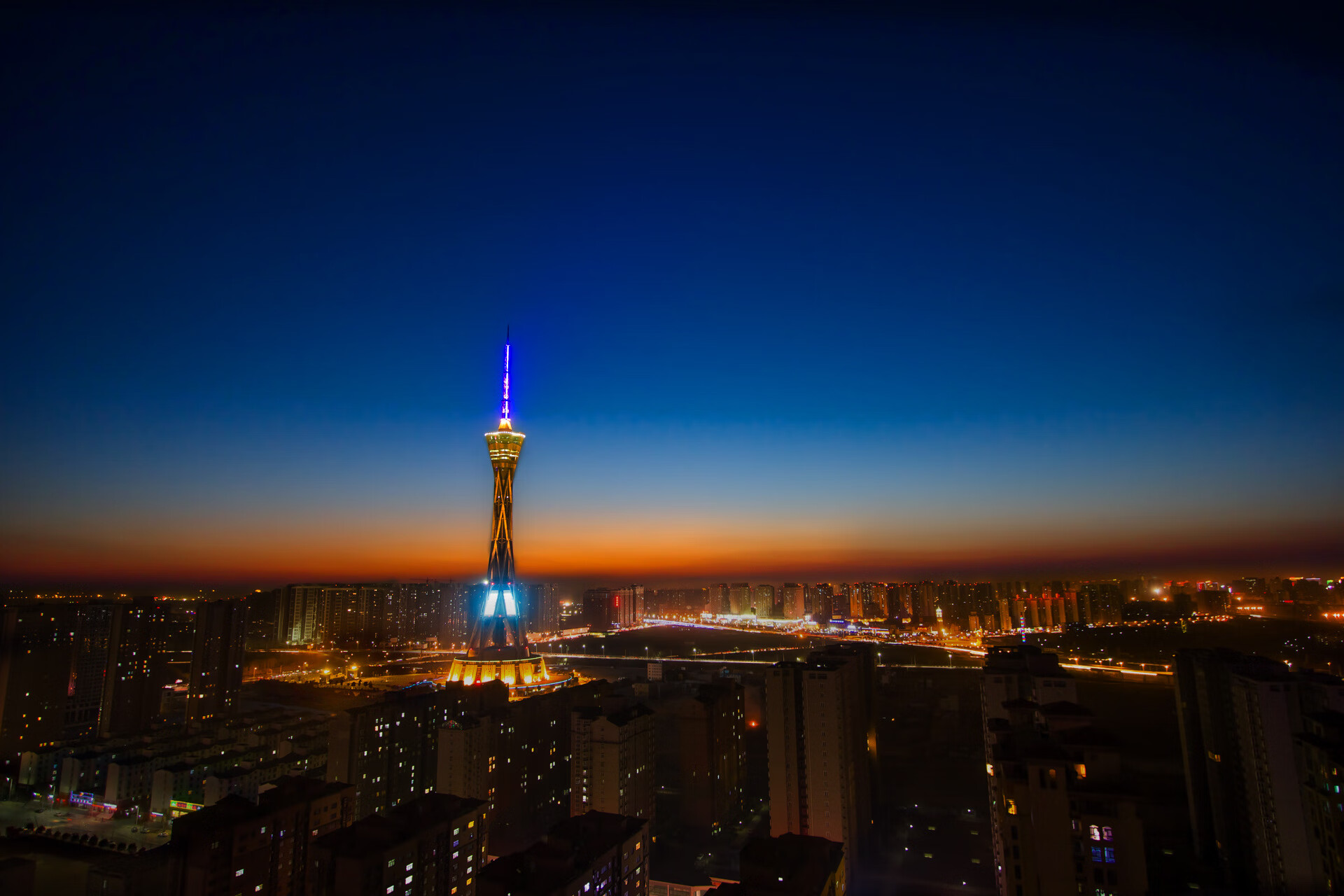 爱游戏娱乐平台-校园足球基地合作高校参与课题研究形成长效机制，足球俱乐部校园足球合作方案