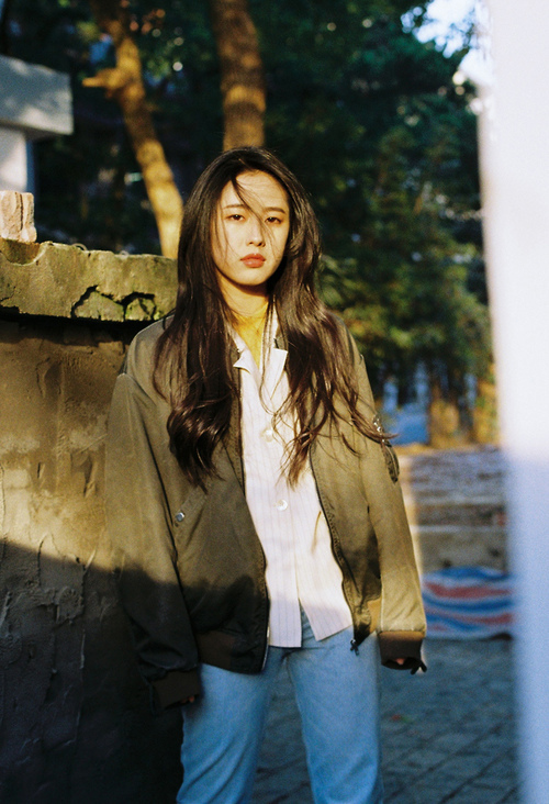 爱游戏登录入口-李恩：全黑队中场的“战术大师”，无论是防守还是进攻都游刃有余