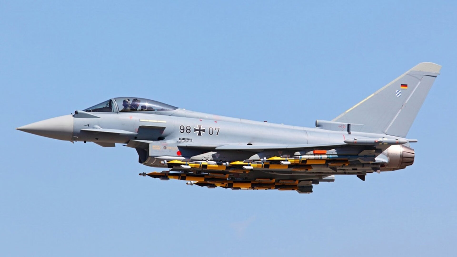 -自由泳接力摩纳哥团队协作出色，自由泳接力决赛