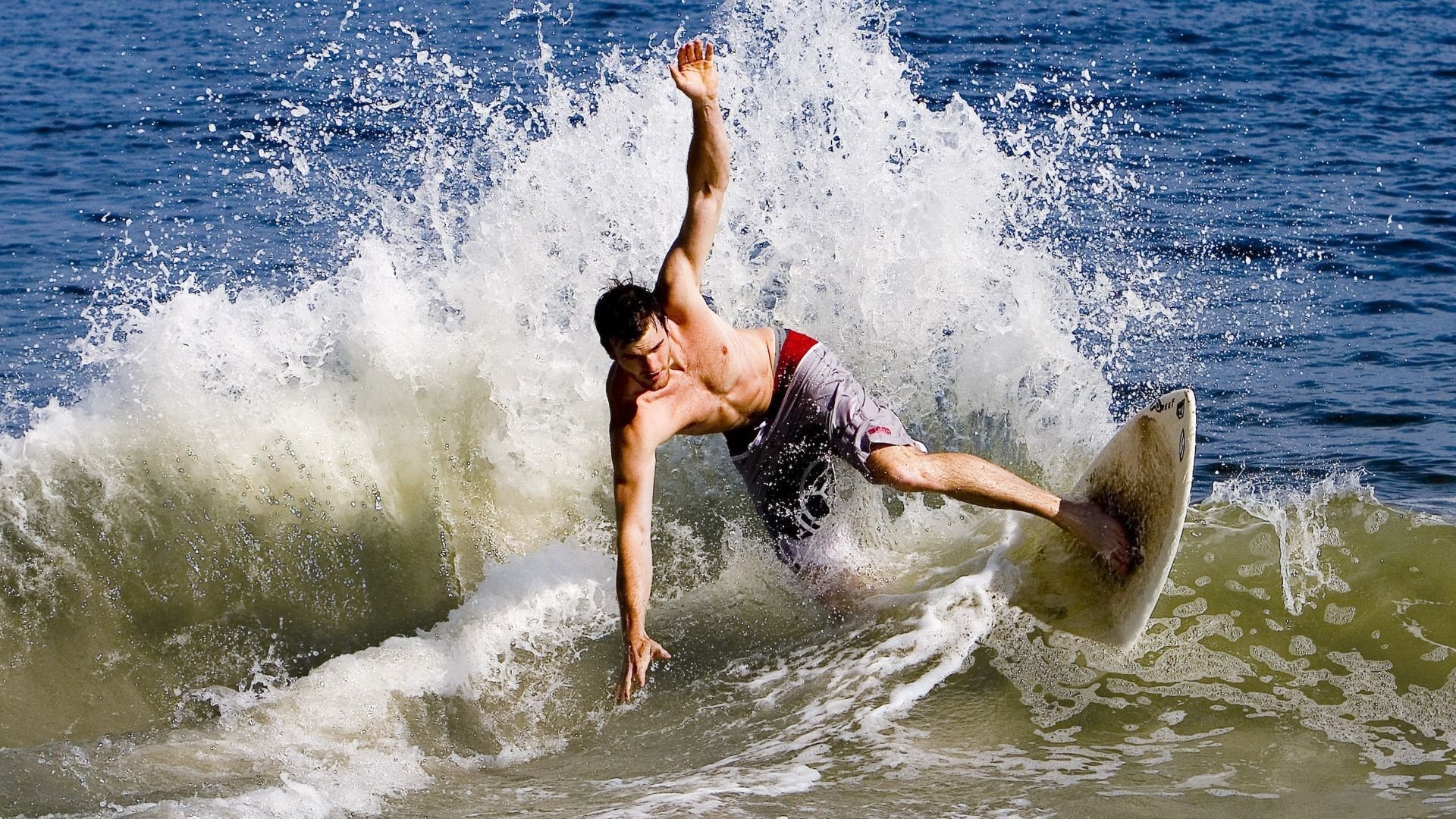 ayx体育-_运动员身体健康与运动表现关系探究_，运动员身体状况